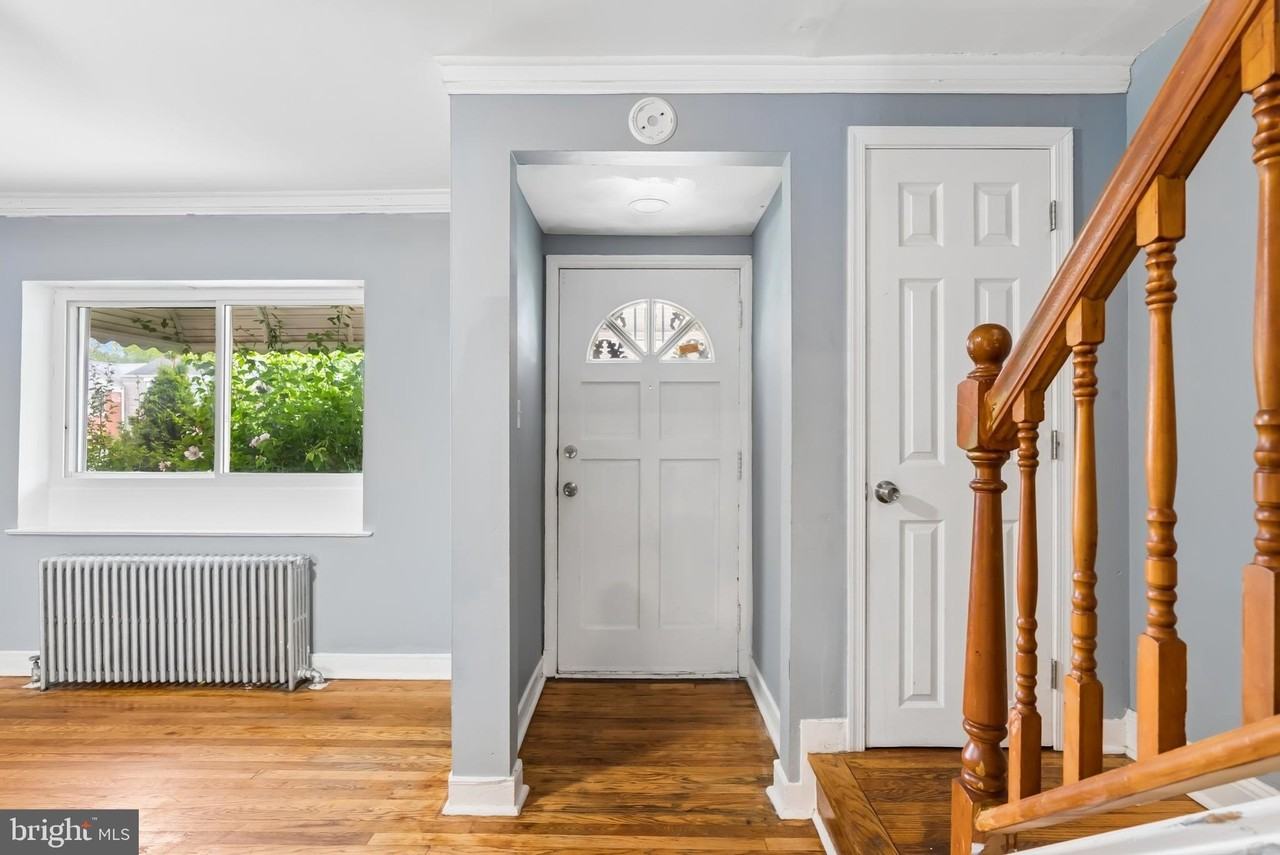5621 Clearspring Rd - Photo 4 of 30