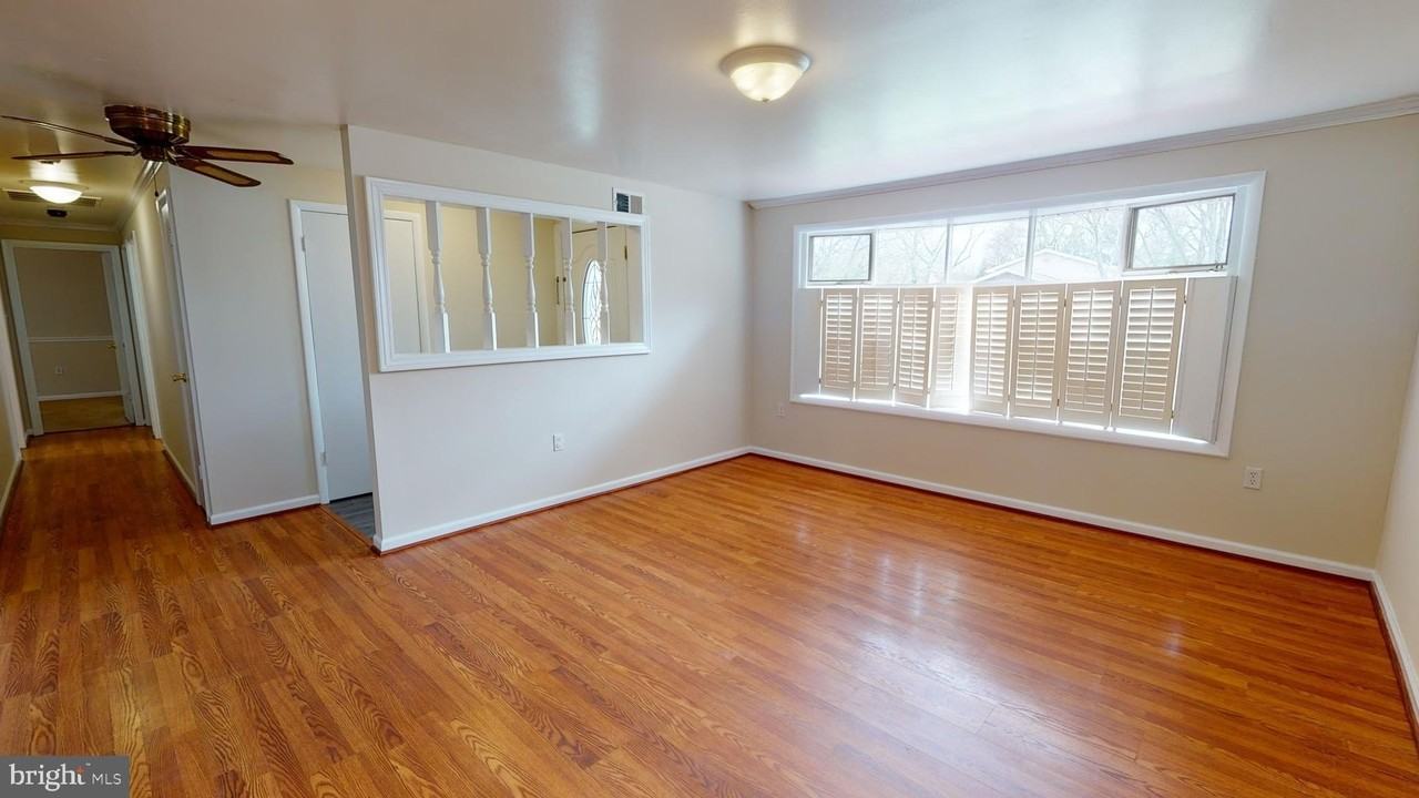 6103 Ronna Cir - Photo 5 of 37