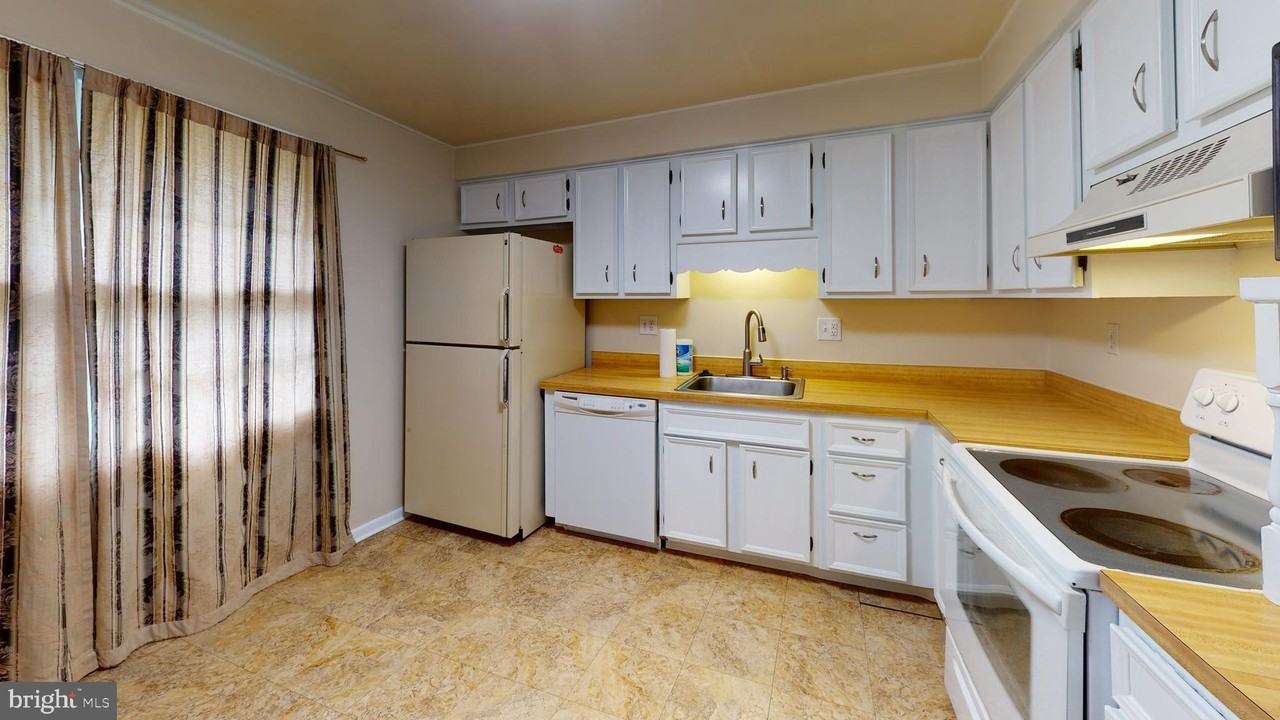 6103 Ronna Cir - Photo 6 of 37