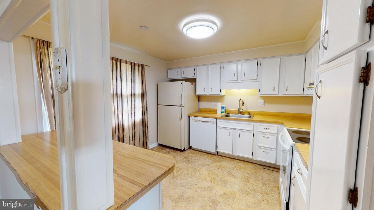 6103 Ronna Cir - Photo 7 of 37