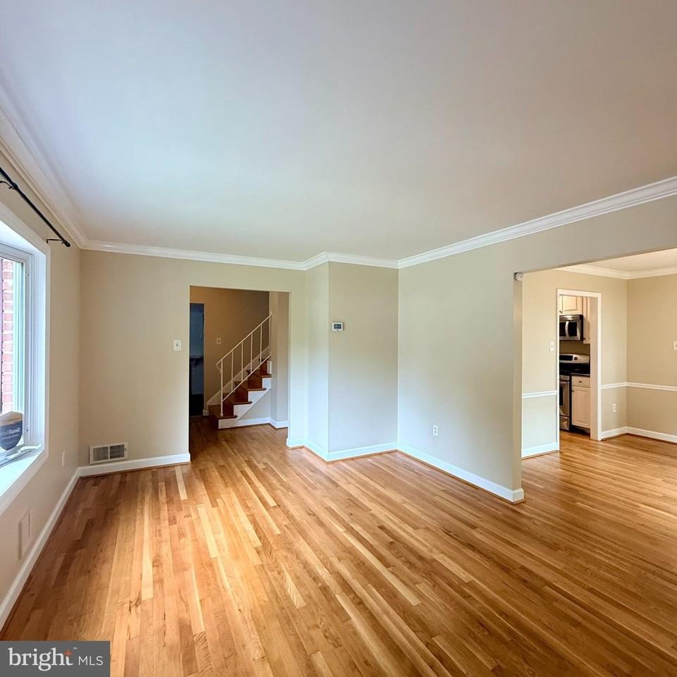 14605 Nadine Dr - Photo 4 of 31