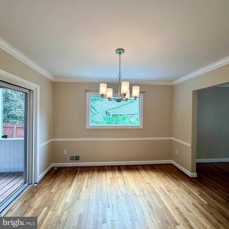 14605 Nadine Dr - Photo 5 of 31