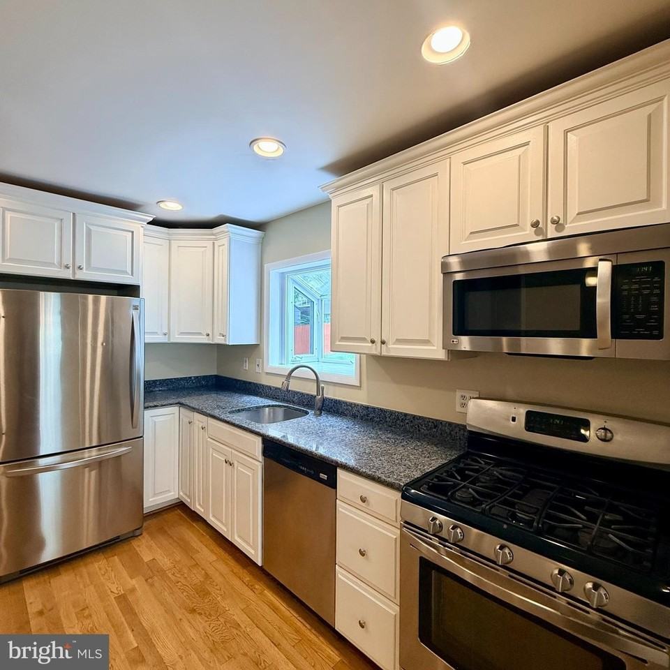 14605 Nadine Dr - Photo 6 of 31