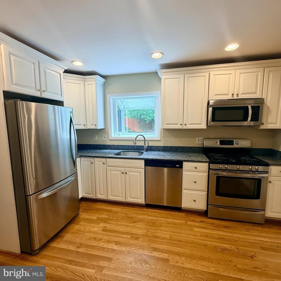 14605 Nadine Dr - Photo 7 of 31