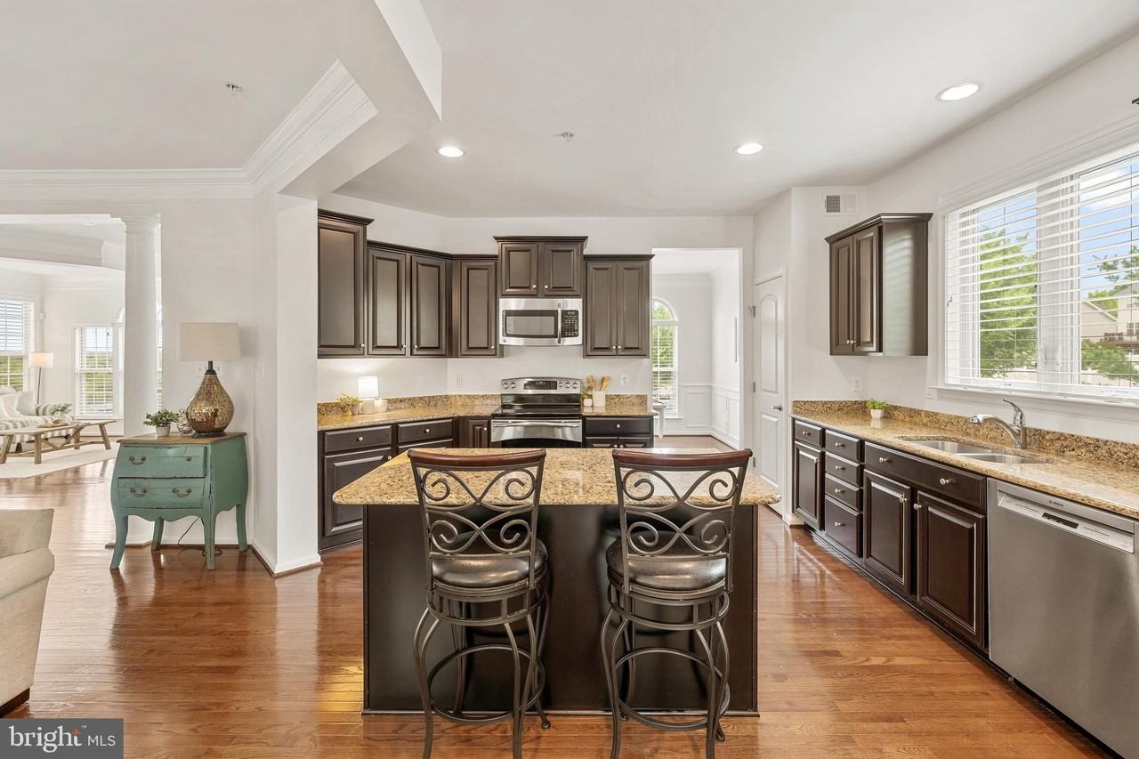 406 Bricker Dr - Photo 4 of 50