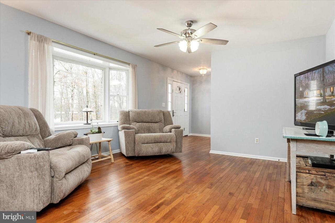 8953 Treesdale Dr - Photo 5 of 29