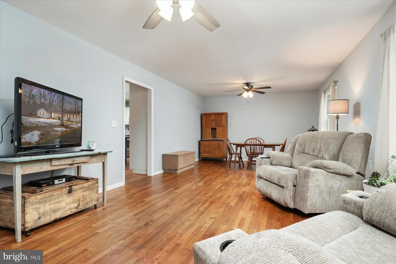 8953 Treesdale Dr - Photo 6 of 29