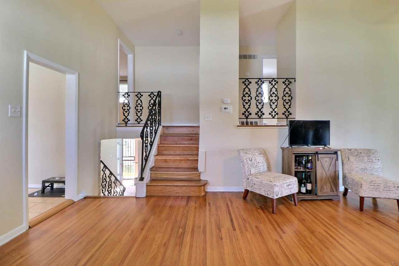 7556 Baxter Ave - Photo 2 of 27