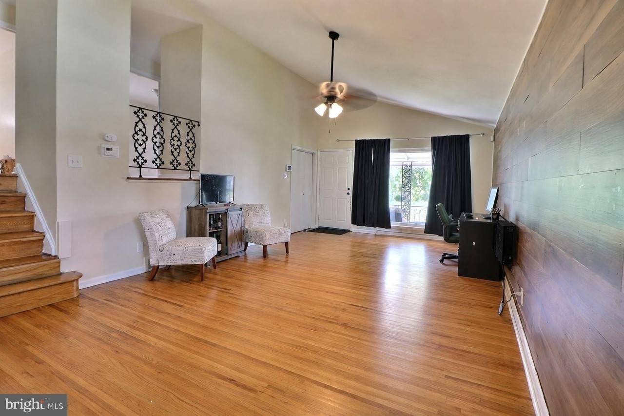 7556 Baxter Ave - Photo 3 of 27