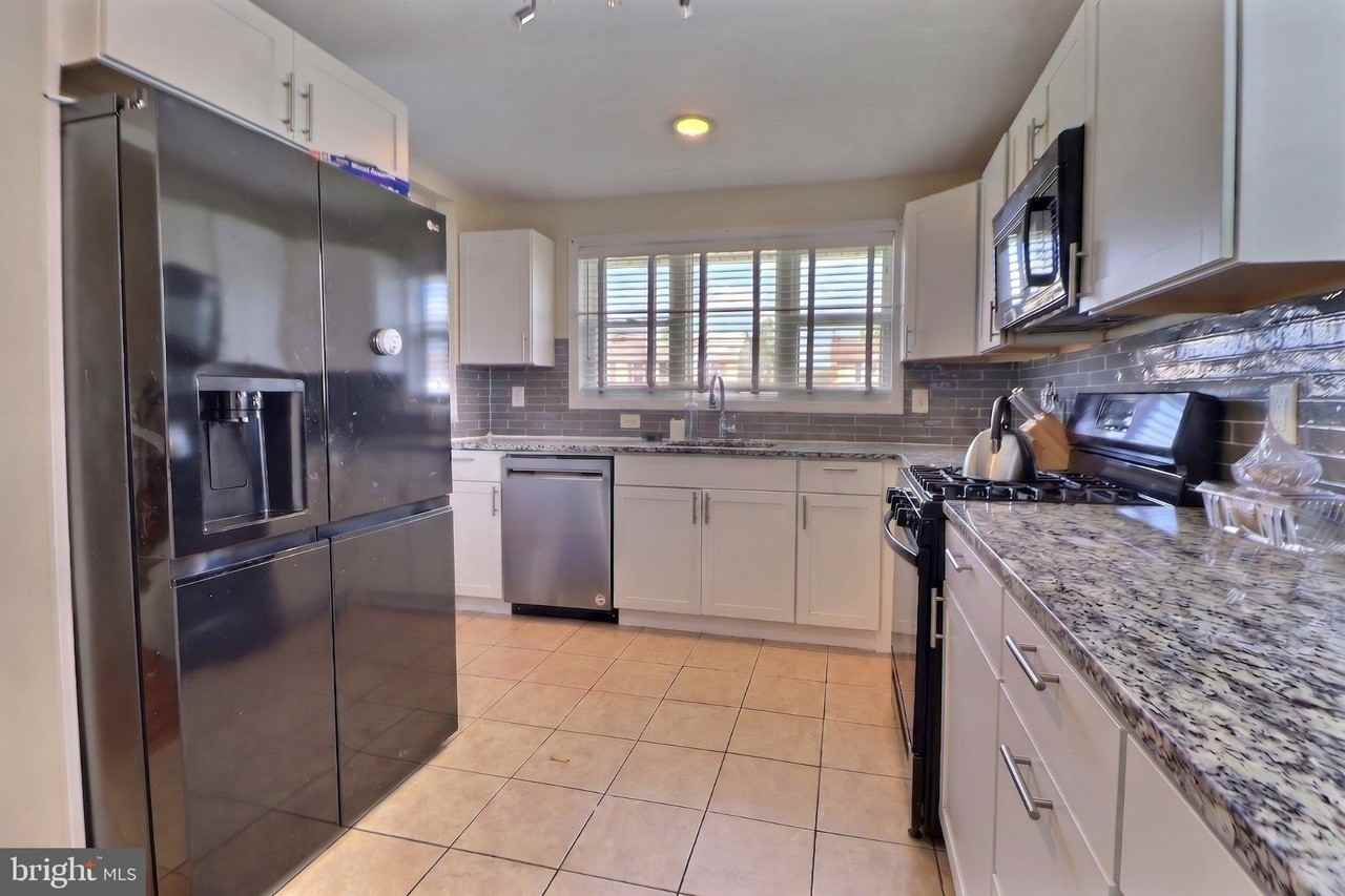 7556 Baxter Ave - Photo 4 of 27