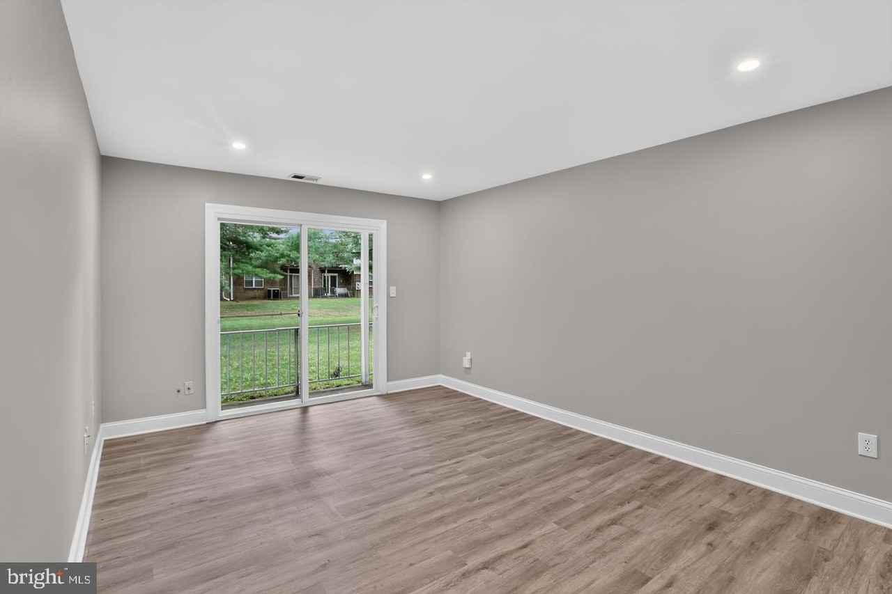1807 Silver Ct - Photo 3 of 33