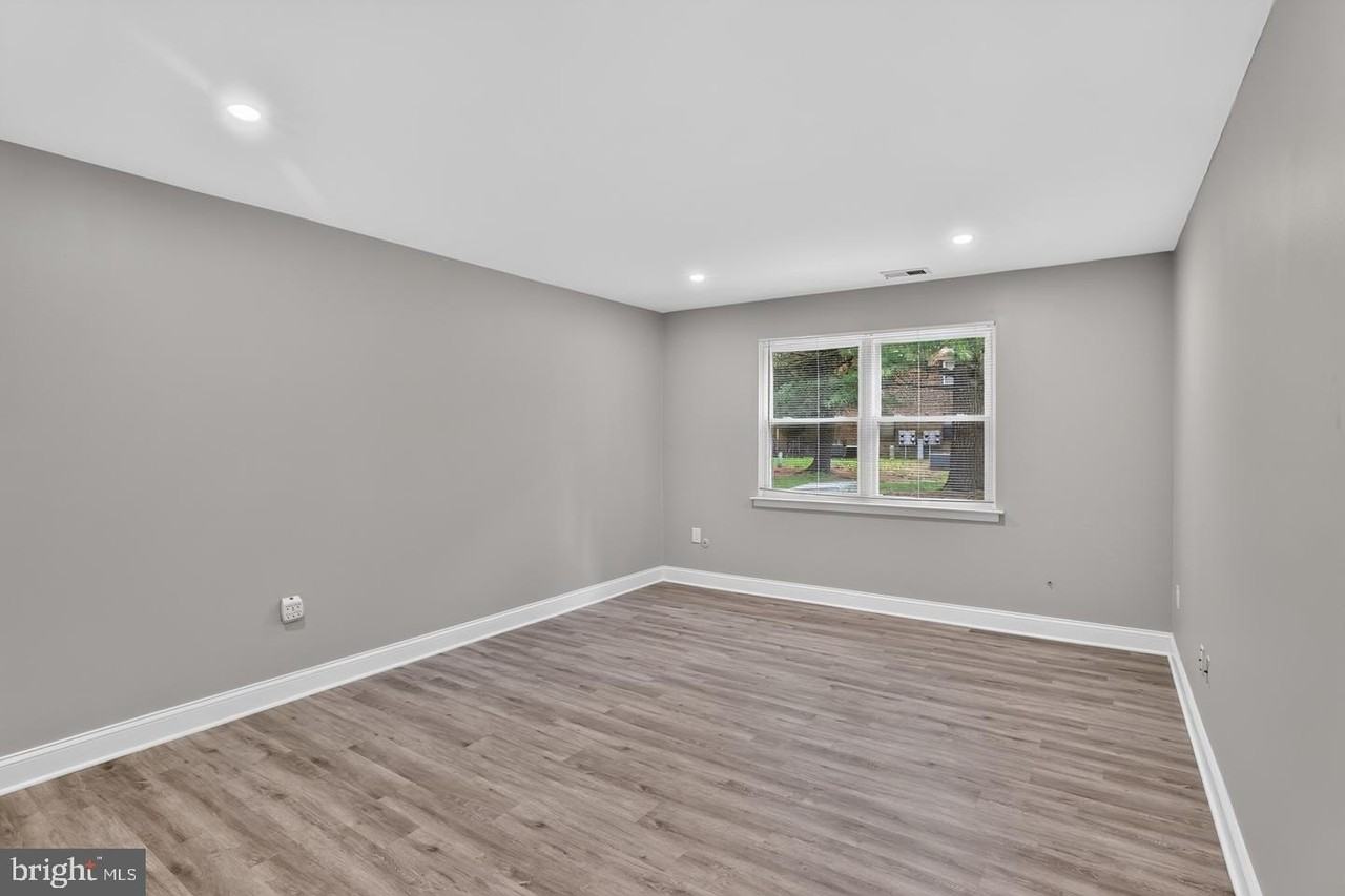 1807 Silver Ct - Photo 4 of 33