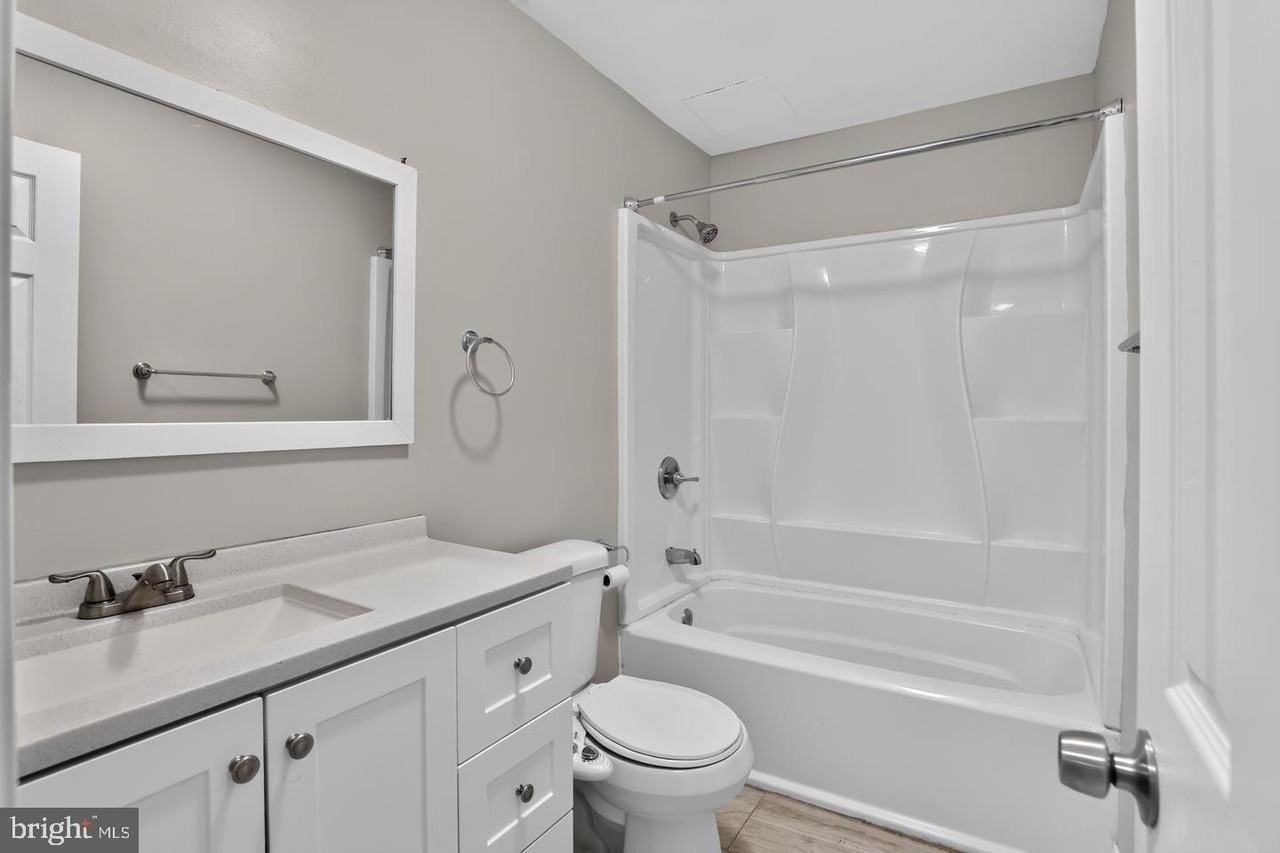 1807 Silver Ct - Photo 6 of 33