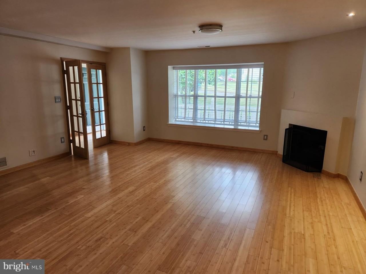 1510 Carol Ct - Photo 4 of 30