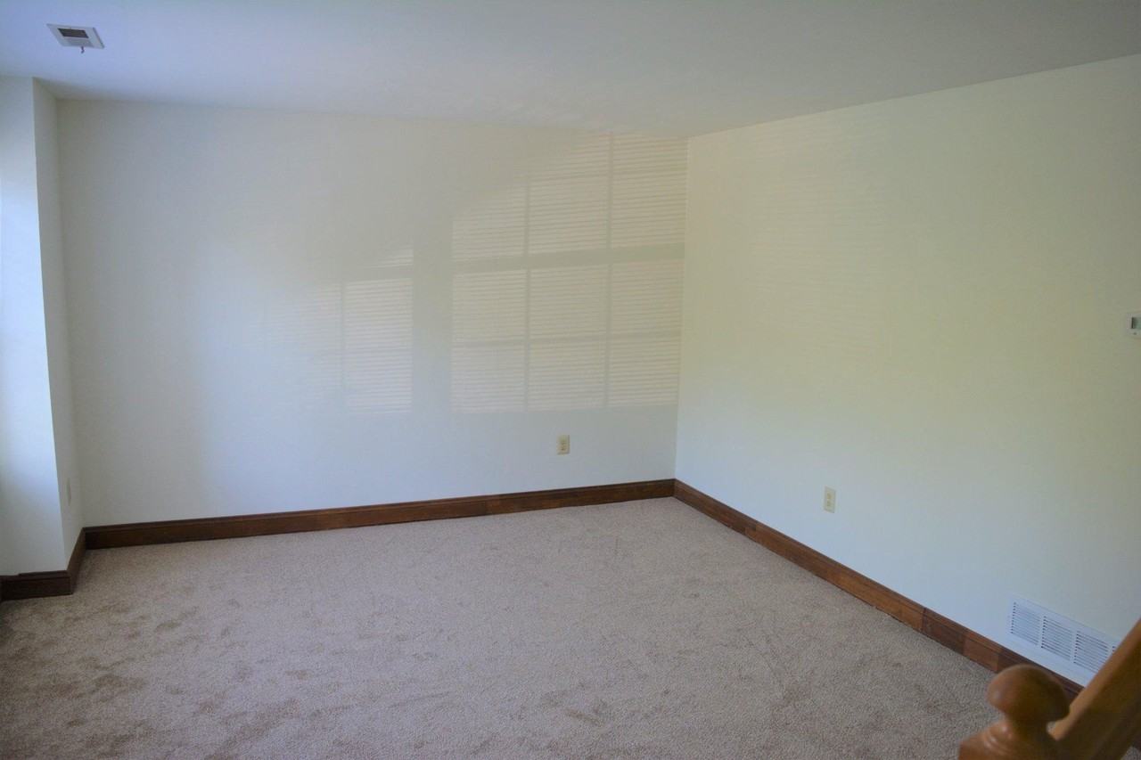 361 Kent Ln - Photo 3 of 28