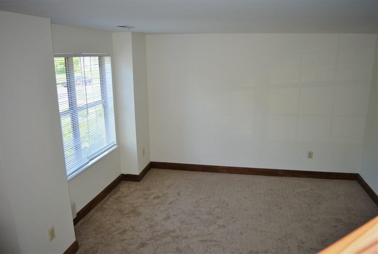361 Kent Ln - Photo 4 of 28
