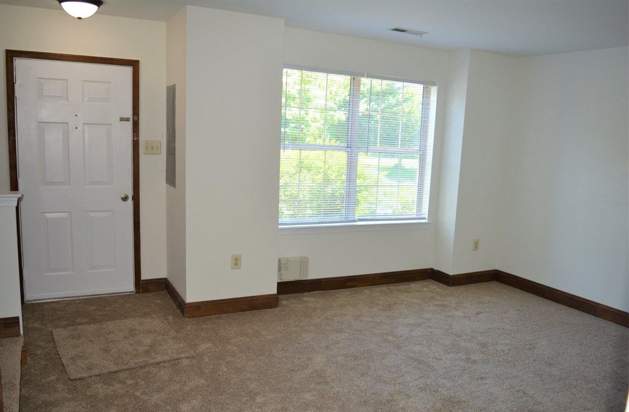 361 Kent Ln - Photo 5 of 28