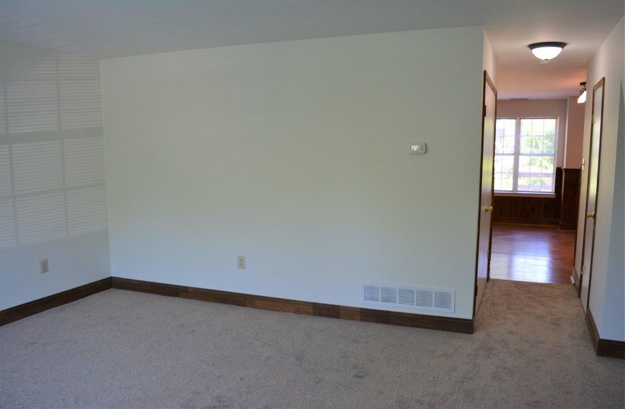 361 Kent Ln - Photo 7 of 28