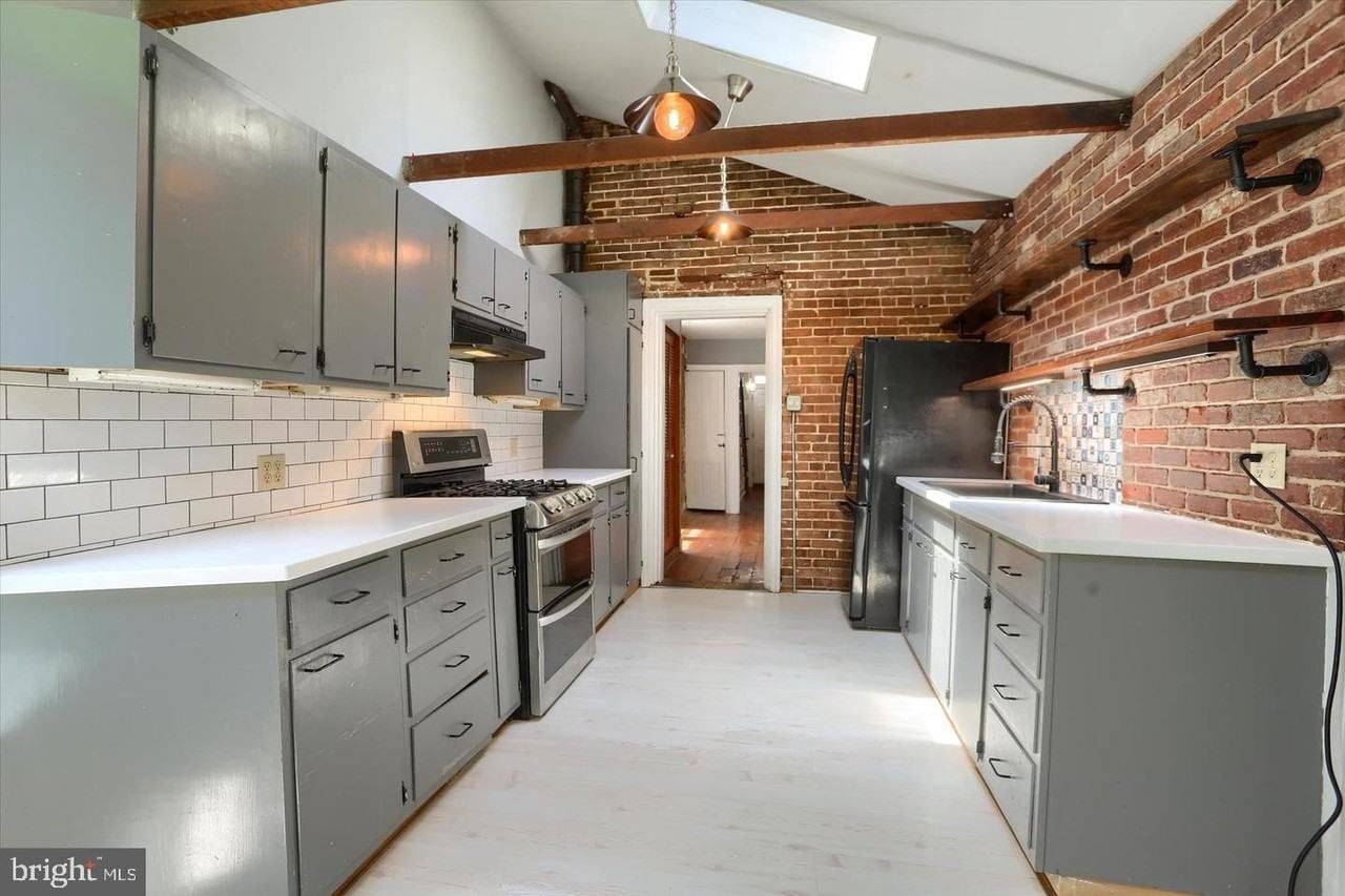 223 S Pitt St - Photo 2 of 11