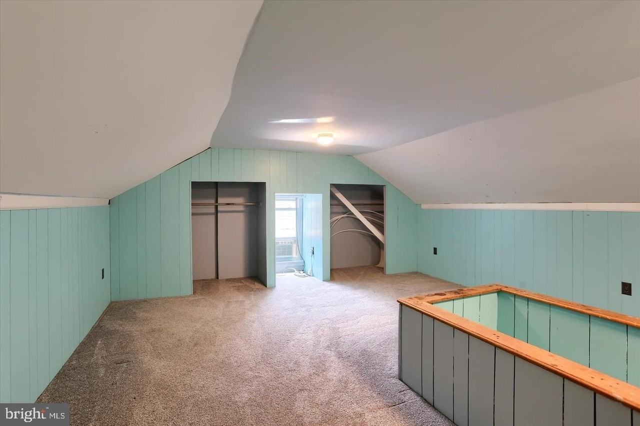223 S Pitt St - Photo 7 of 11