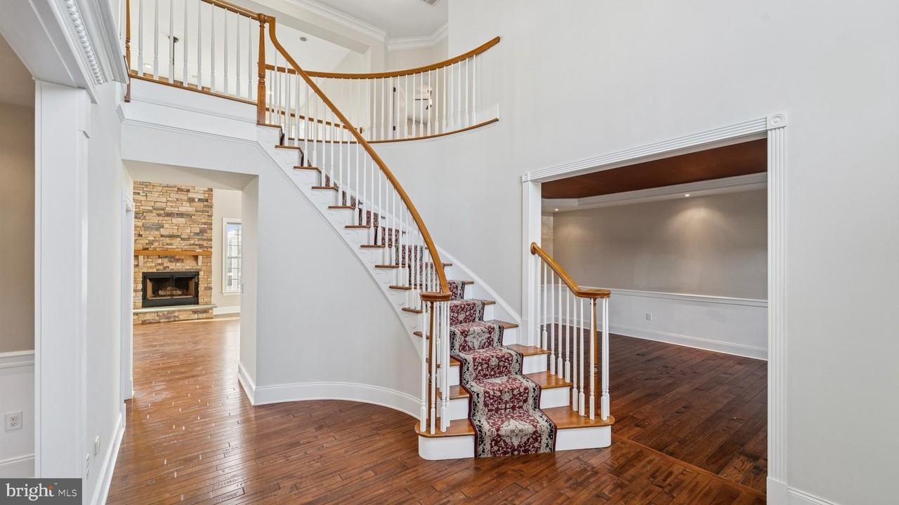 178 Pratt Ln - Photo 2 of 35