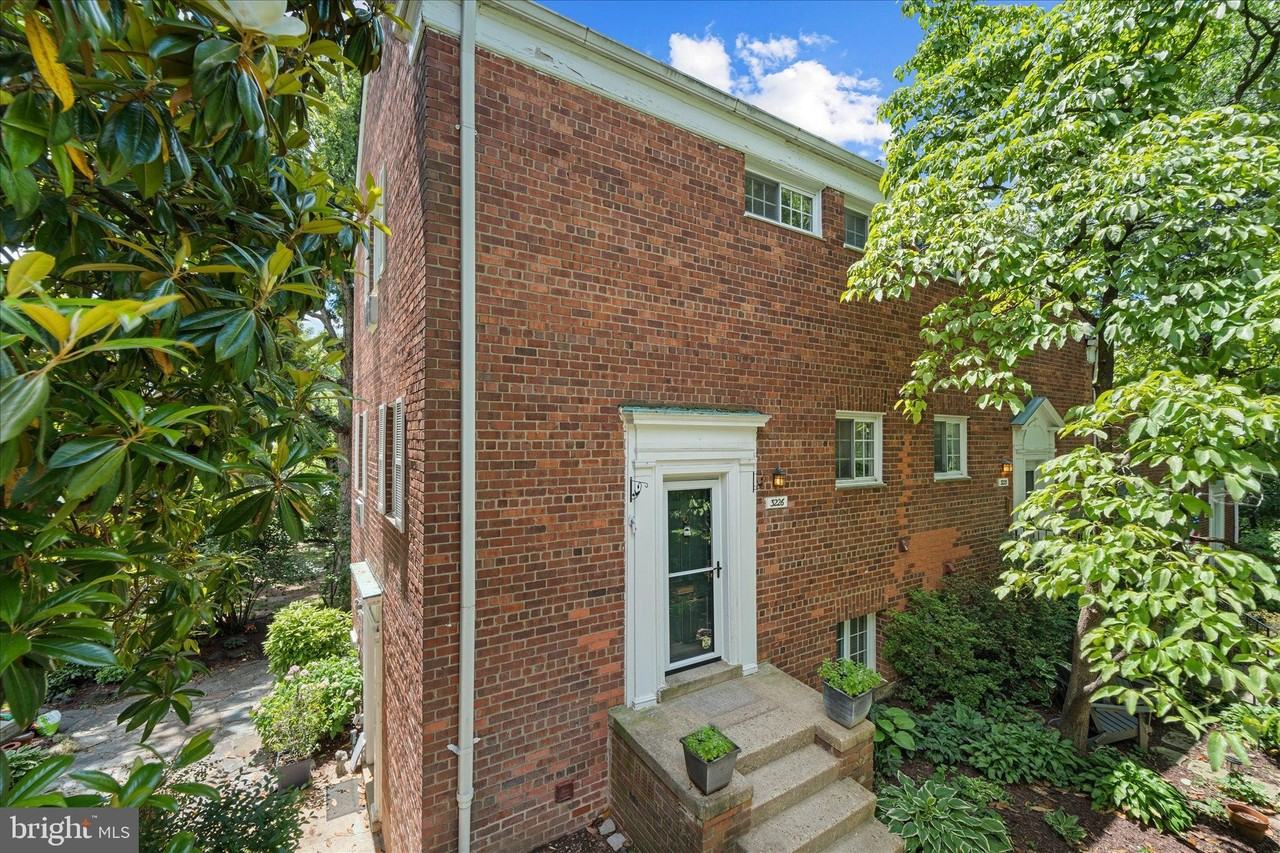 3226 Gunston Rd - Photo 2 of 31