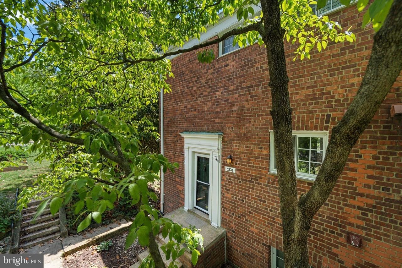 3226 Gunston Rd - Photo 3 of 31