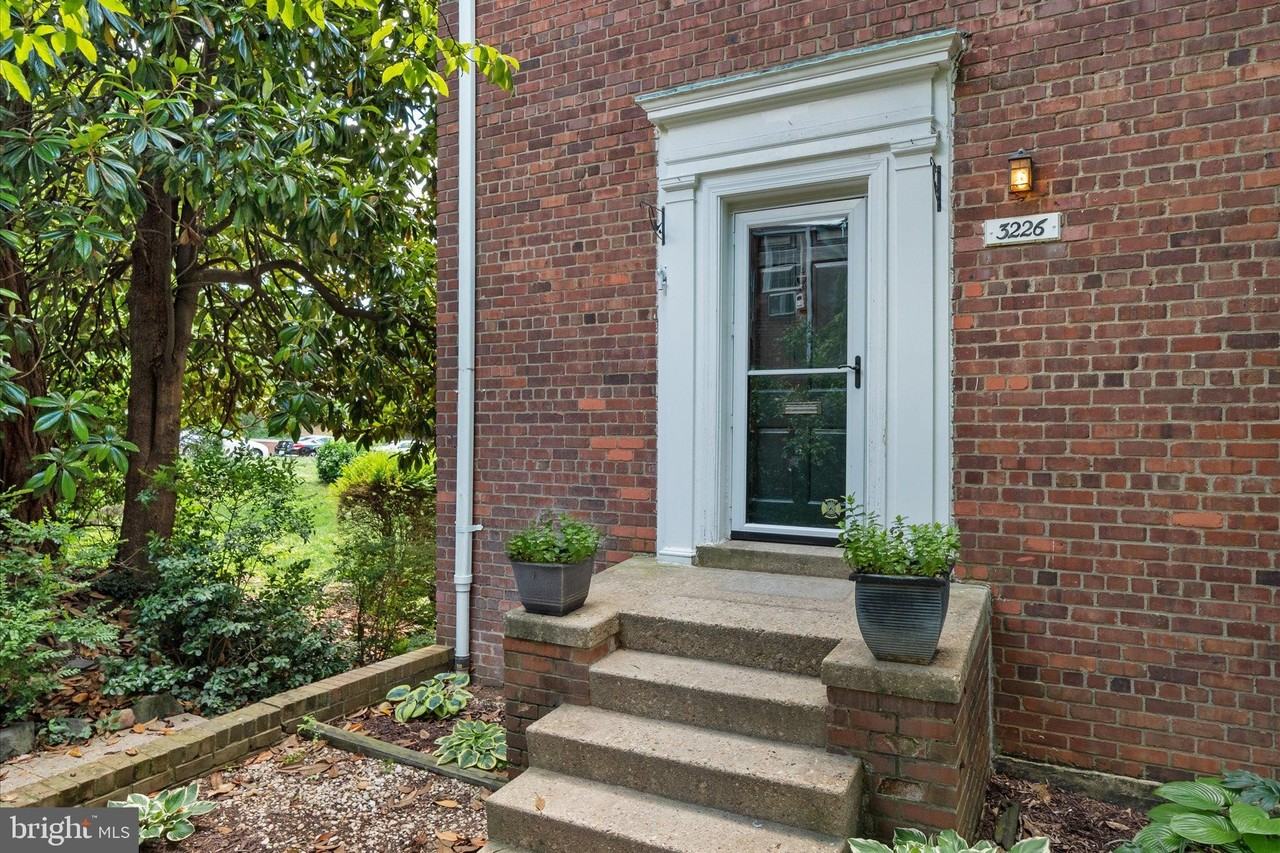 3226 Gunston Rd - Photo 4 of 31