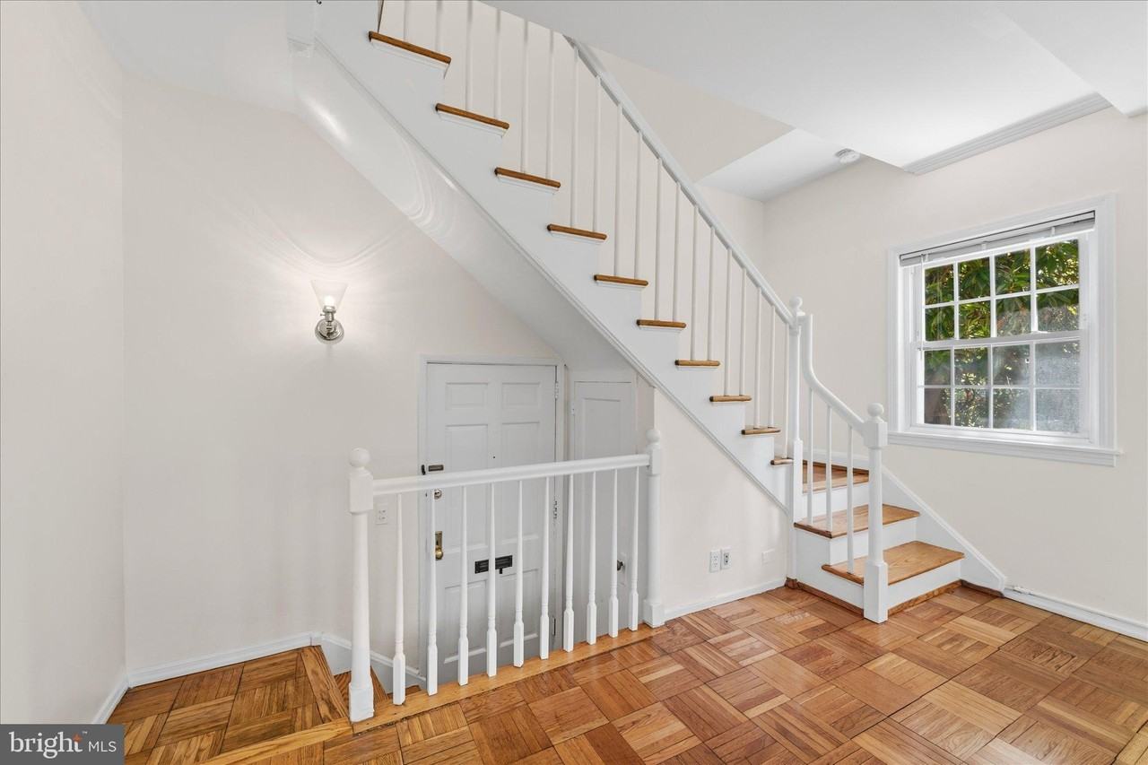 3226 Gunston Rd - Photo 5 of 31