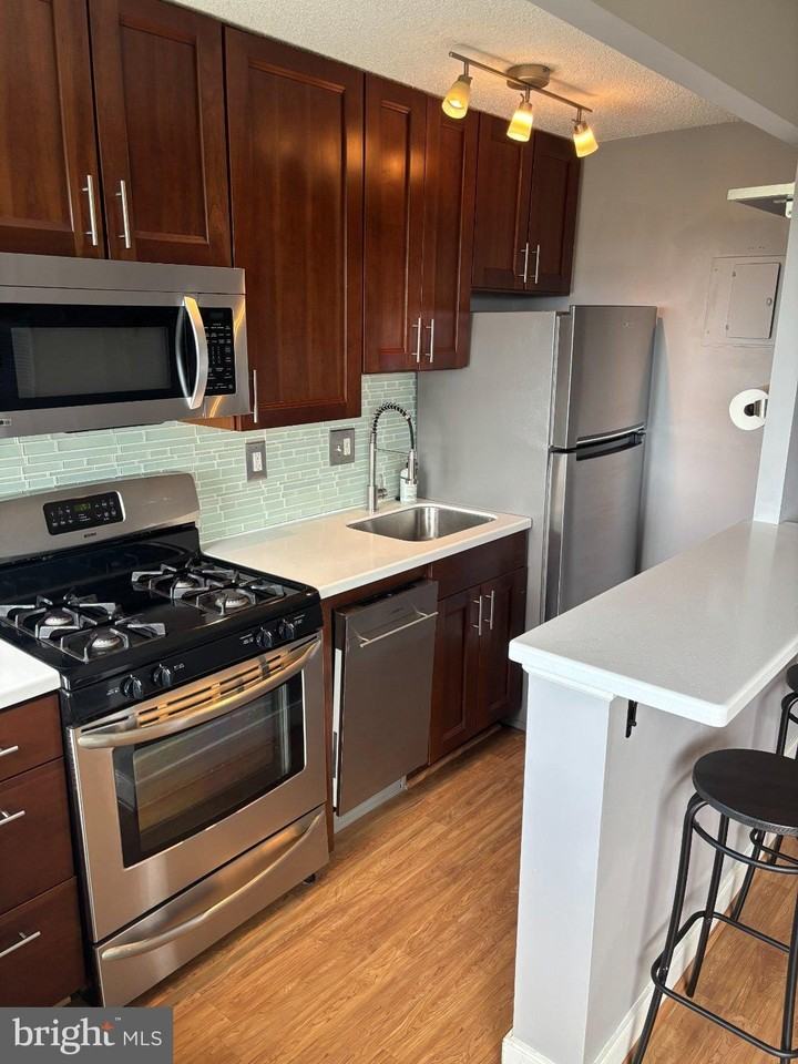 2500 N Van Dorn St #1517 - Photo 4 of 15