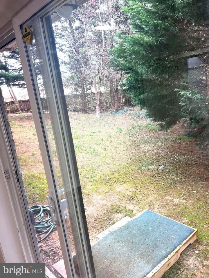 10504 Trowbridge Ct - Photo 3 of 28