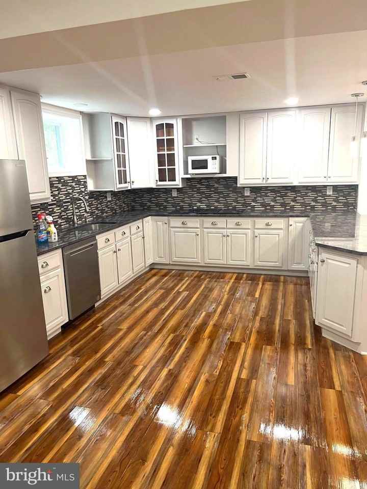 10504 Trowbridge Ct - Photo 5 of 28