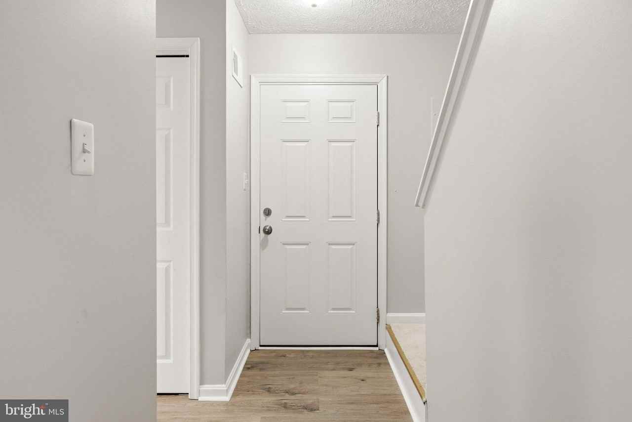 219 Surrey Club Ln - Photo 4 of 24