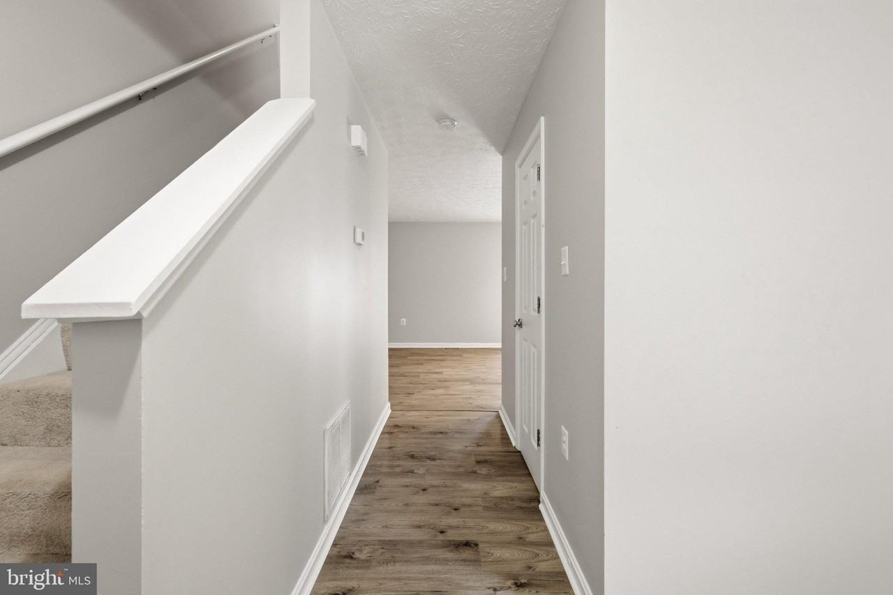 219 Surrey Club Ln - Photo 5 of 24