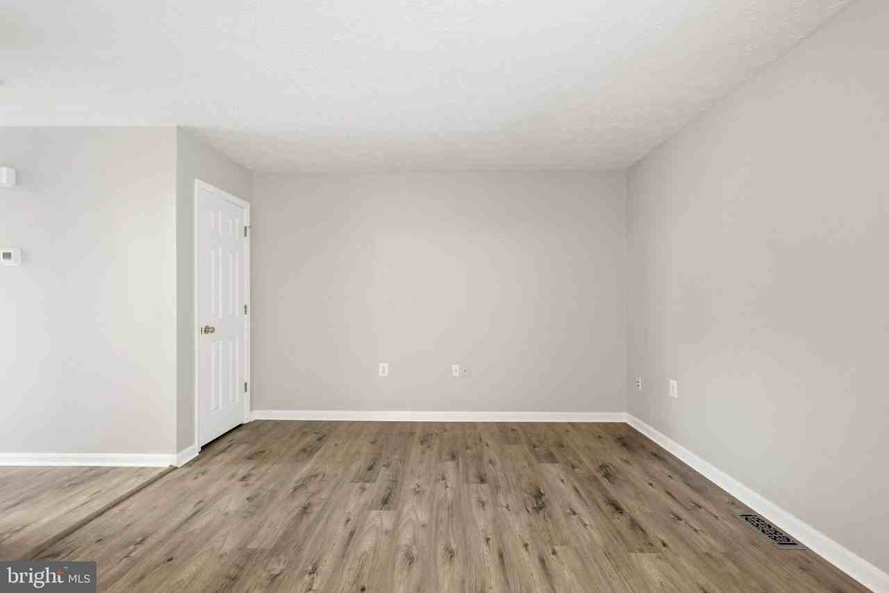 219 Surrey Club Ln - Photo 6 of 24