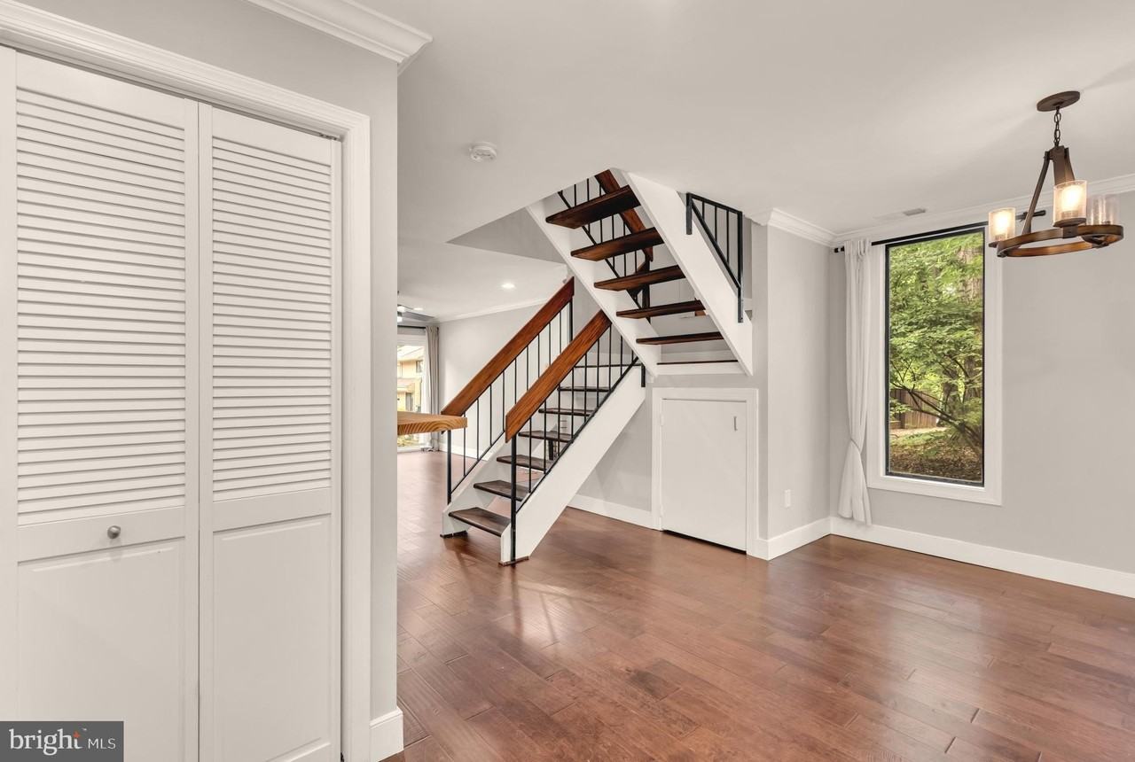 12138 Captiva Ct - Photo 6 of 33