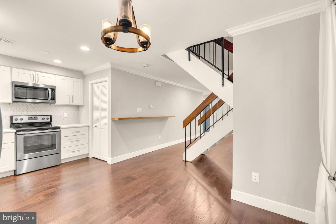 12138 Captiva Ct - Photo 7 of 33