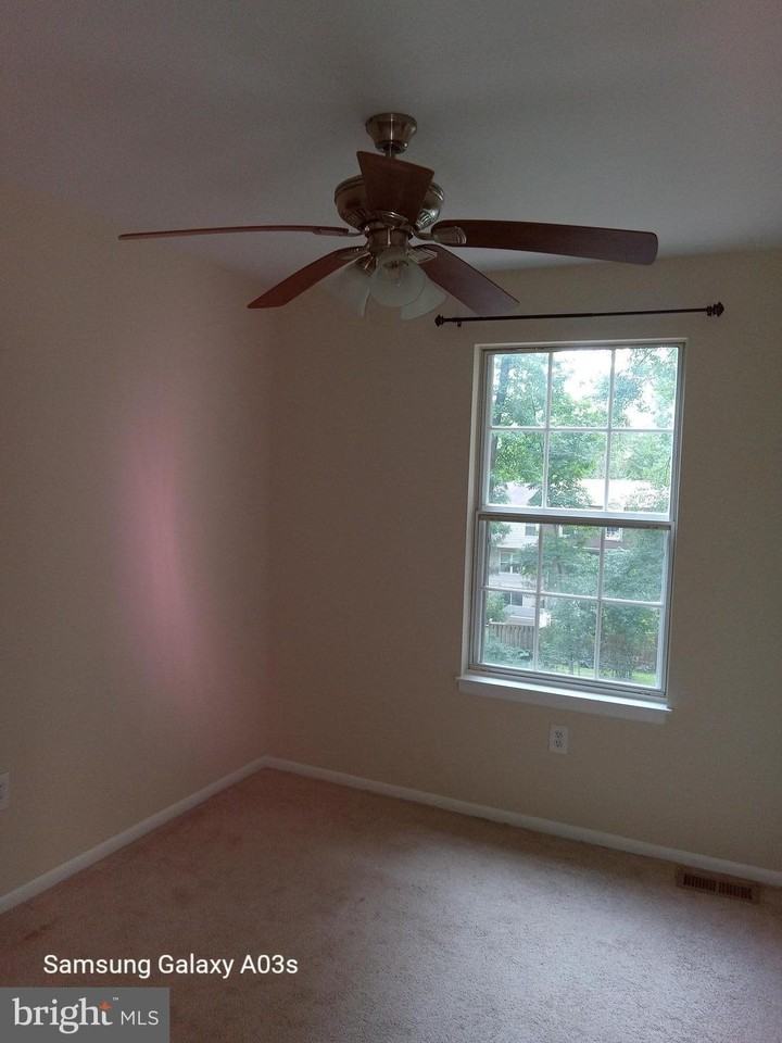 6398 Shaundale Dr - Photo 7 of 19