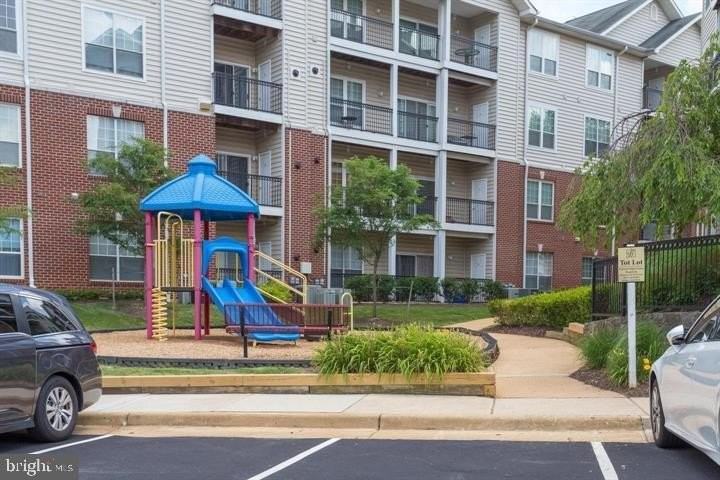 1600 Spring Gate Dr #2305