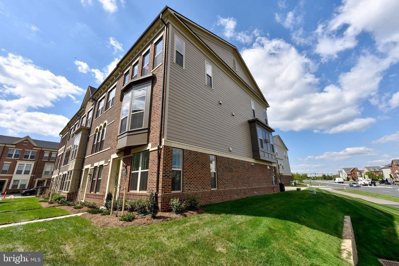 20686 Glenmont Ter - Photo 3 of 25