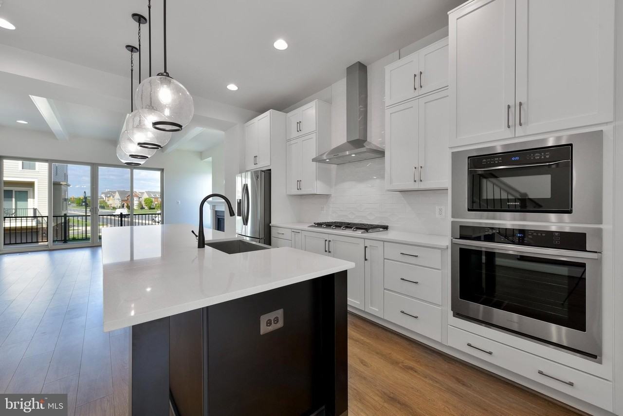 20686 Glenmont Ter - Photo 4 of 25