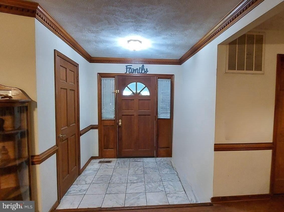 311 Yorktown Blvd - Photo 2 of 11