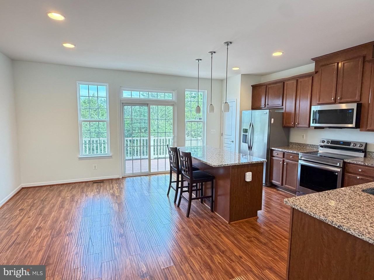8267 Heritage Crossing Ct - Photo 3 of 18