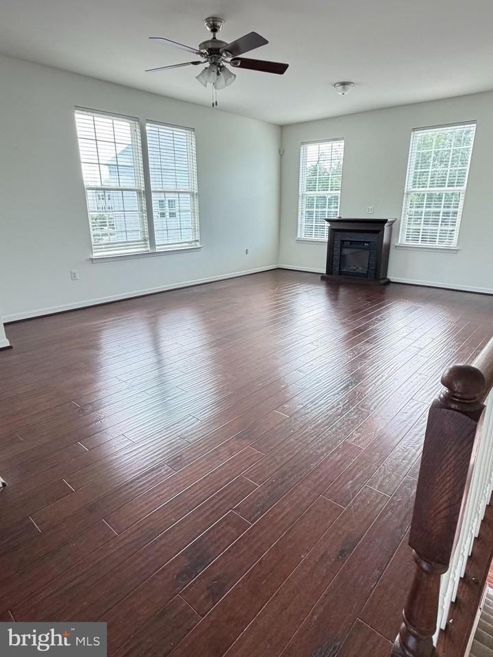 8267 Heritage Crossing Ct - Photo 7 of 18