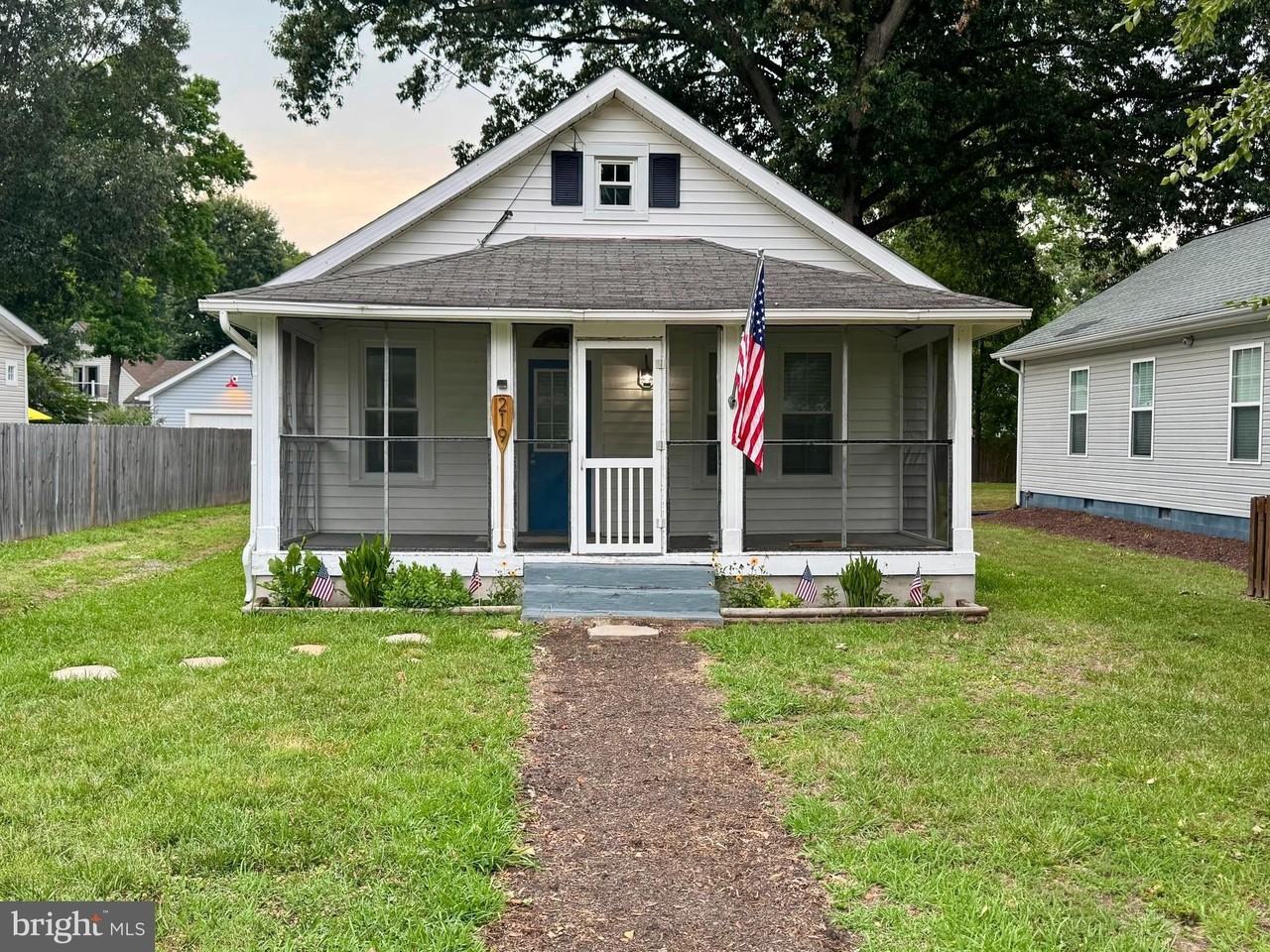 219 Longfellow Ave - Photo 2 of 24