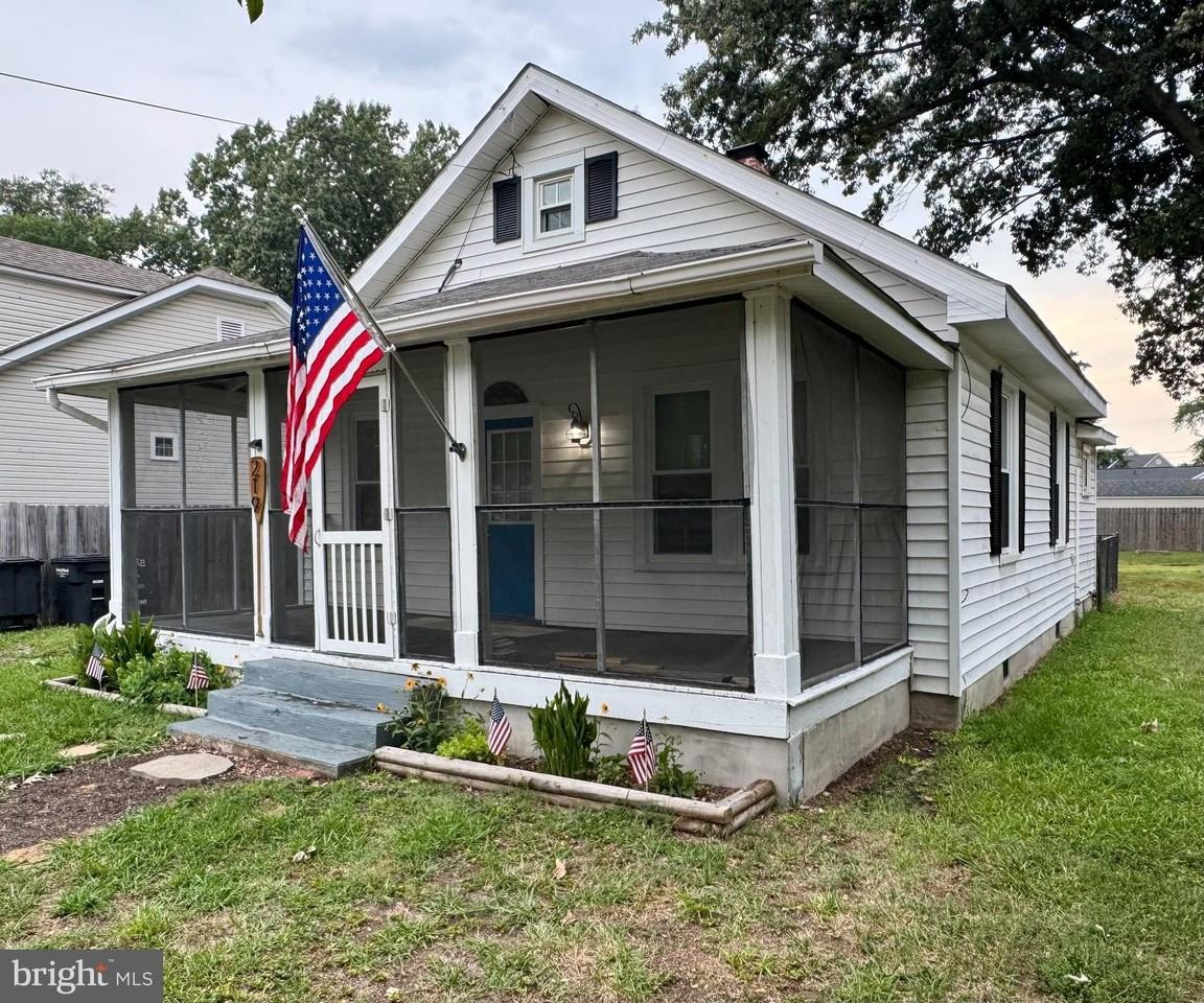 219 Longfellow Ave - Photo 3 of 24