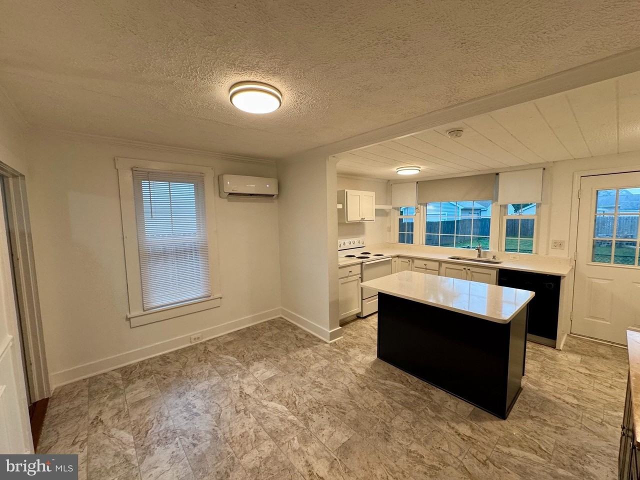 219 Longfellow Ave - Photo 6 of 24