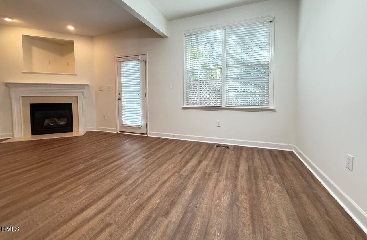 5523 Cottonrose Ln - Photo 7 of 27