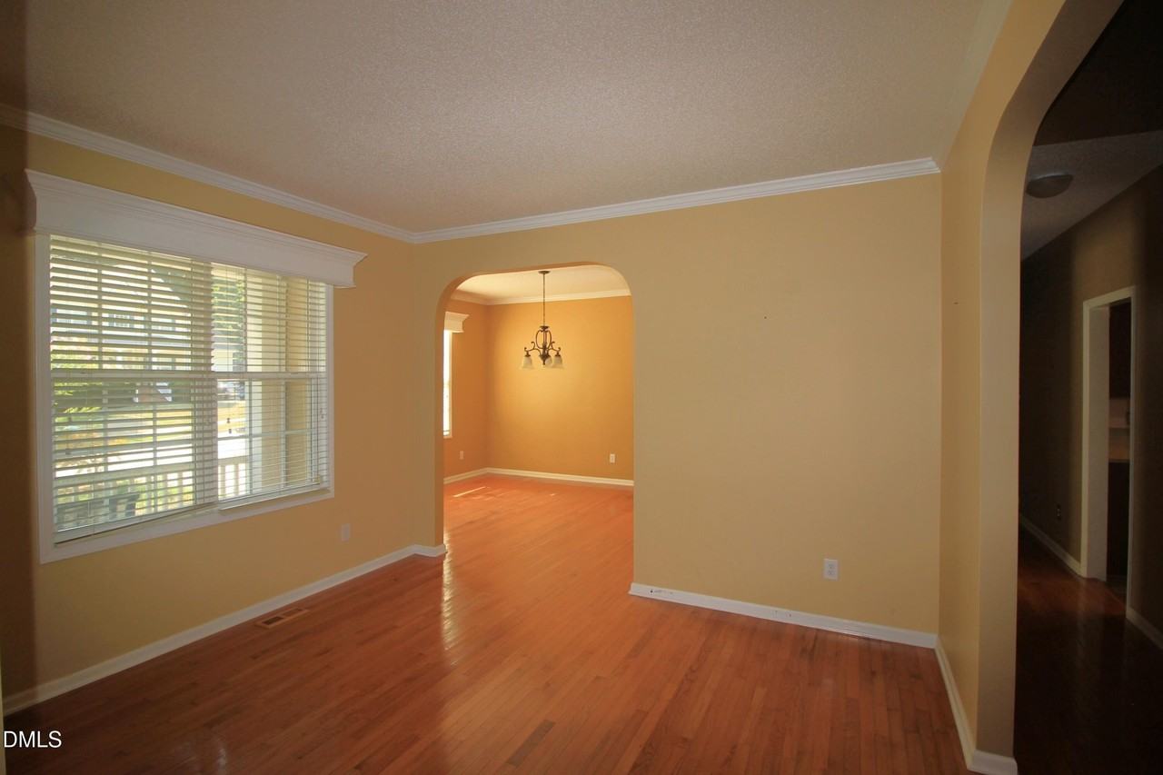 3117 Cregler Dr - Photo 2 of 25