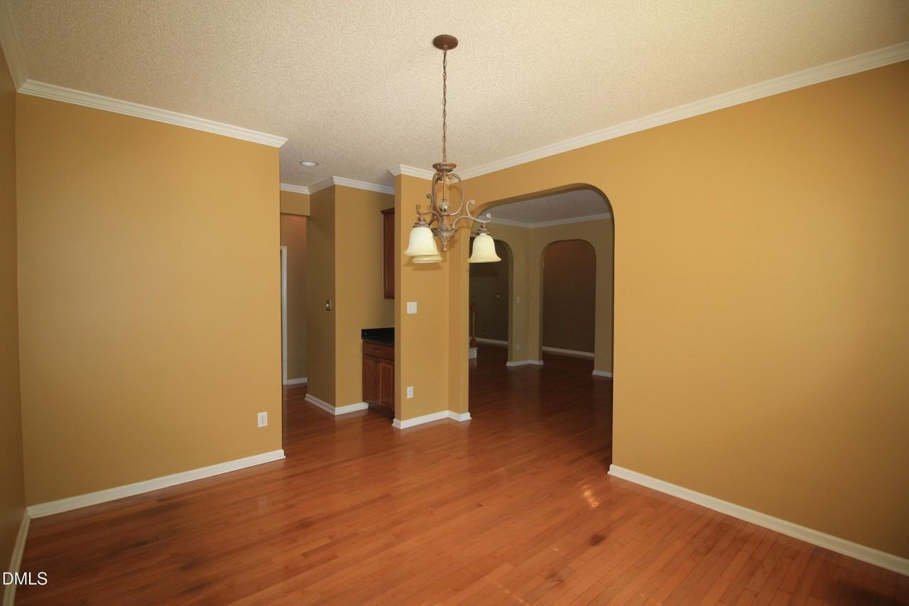 3117 Cregler Dr - Photo 5 of 25